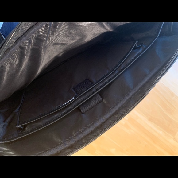 Kenneth Cole Black Leather Briefcase - Picture 3 of 8